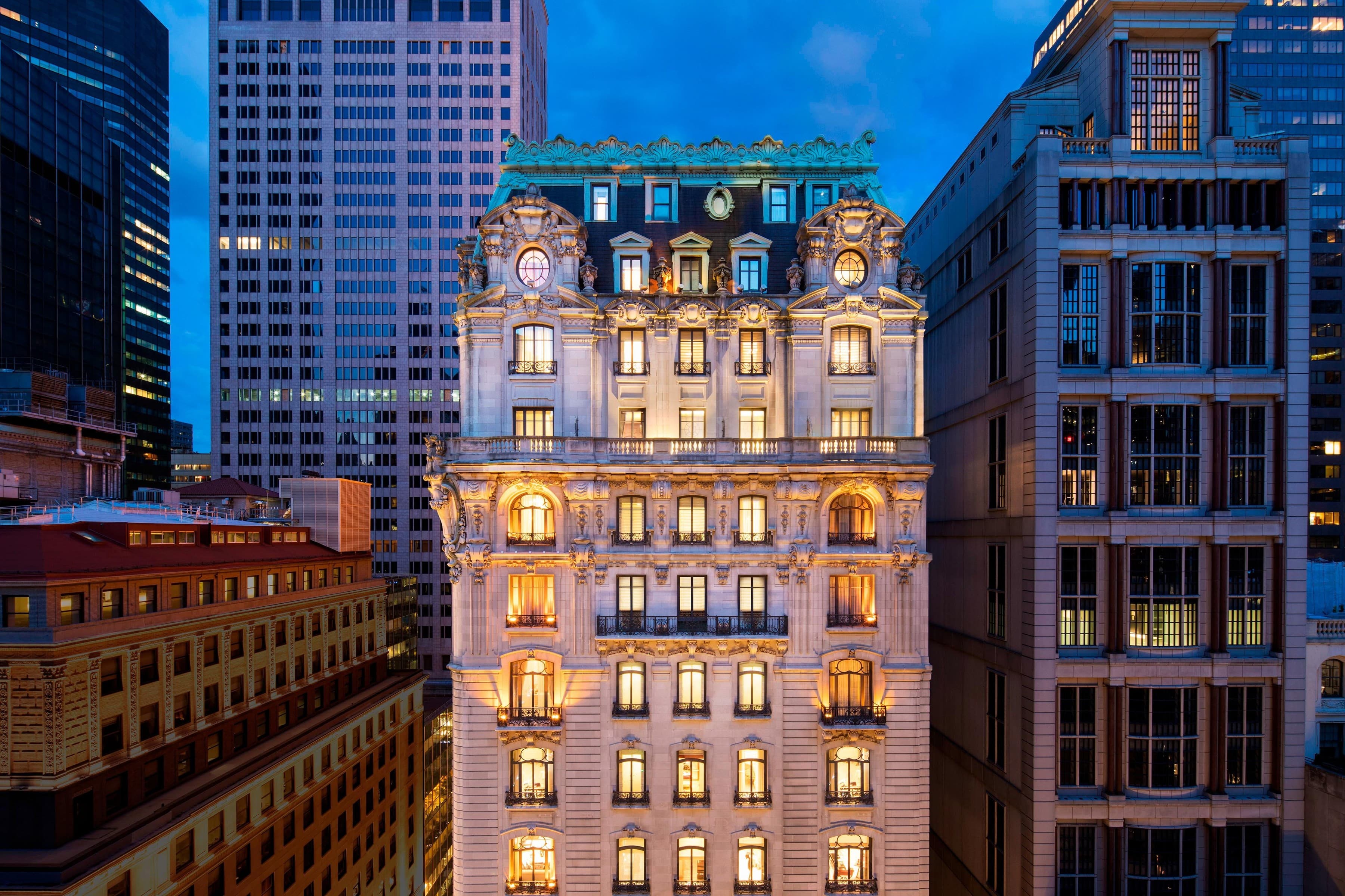 Hotel building at Fifth Avenue and 55th Street