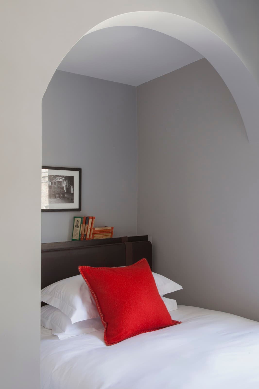 Spare Room Single, The Laslett